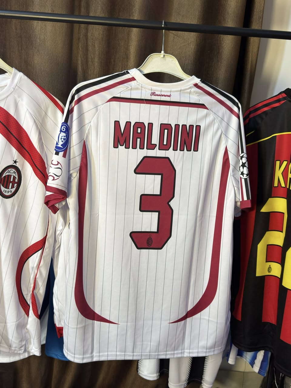 دريسات كلاسك قياسات من S لل XXL 
خامه تركي بارد ( مو تايلندي مو تايلندي) 
بدون شورت 
النص ردن سعر القطعه ب 9 آلاف 
و الردن كامل كامل سعر القطعه ب 11 الف 
توصيل كل محافظات العراق ب 3 الاف 
للحجز و الاستفسار التواصل مع الرقم *********** أو مراسله الصفحه
