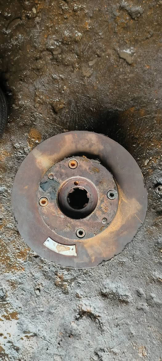 سلام عليكم
يوجد سيت دشالي  +كلج كامل   
راس تورنة مفلش كل اغراضة موجودة ونضيفة 
  بلغاري   موديل 1986بنك مربع 
للأستفسار رقم ***********
