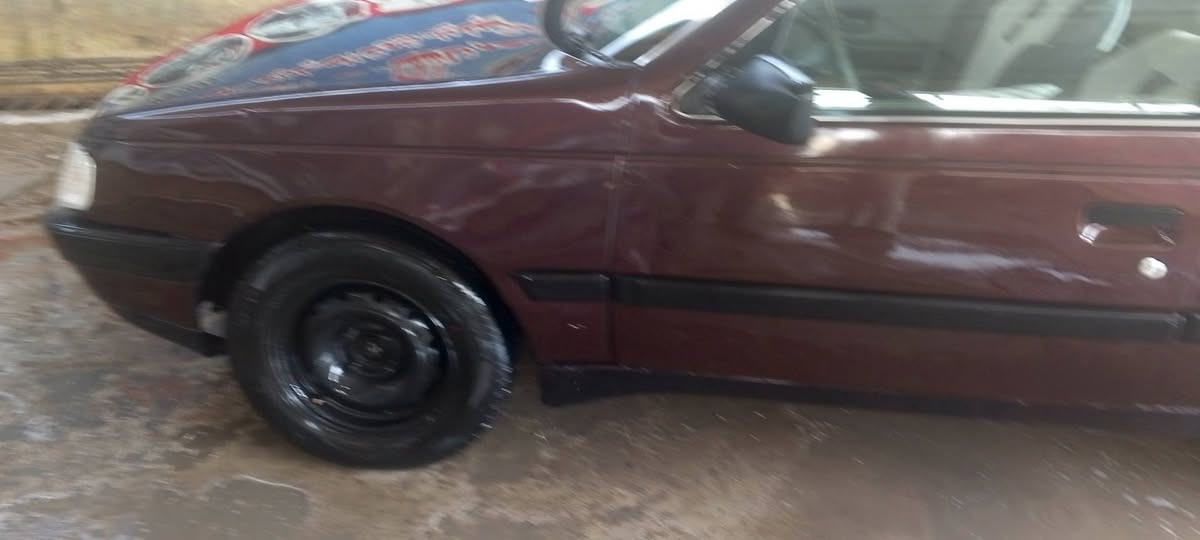 بيجو 405 رقم مسطره دولي بسمي هزه جديده محرك جديد كابون بنزين صبغ عام بدون ضرار طخم تواير جديده سياره جاهزه السعر 26 وبيها مجال اتصل عل *********** كورك*********** شرط التحويل الشراي يتصل فقط بدون خاص
