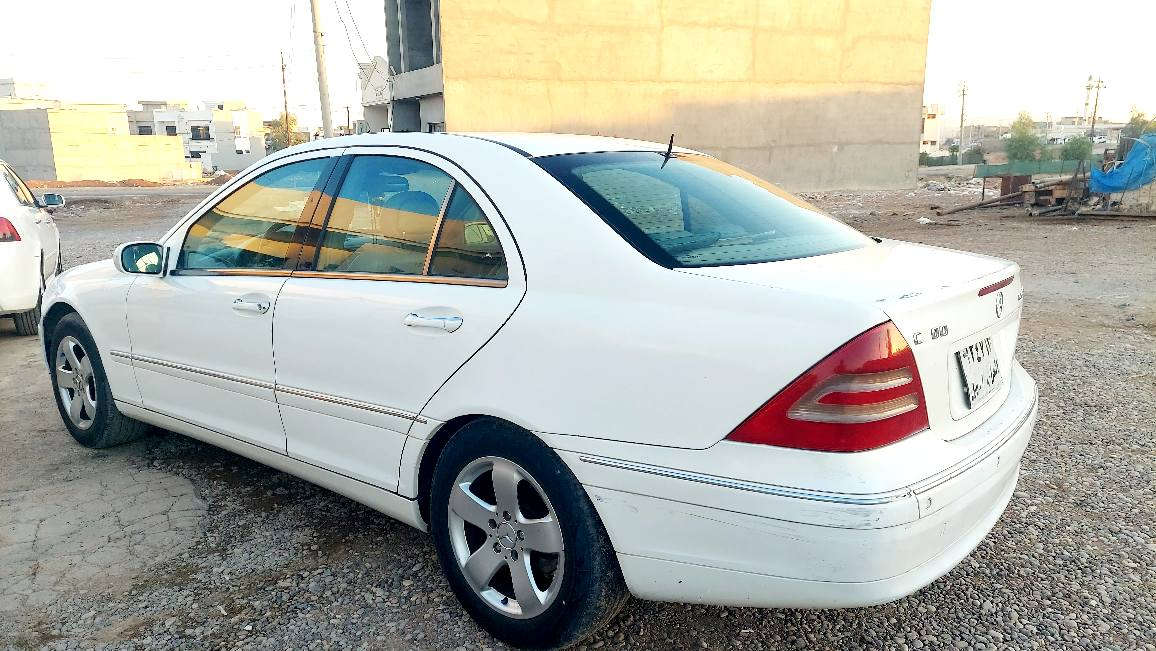 موديل 2003 
چوار بستن 
گێر و مکینە بە شەرتە
لێدرانی نیە 
رقم هەولێر _ ئەوەلیات. دزی و مالی مدنی و حجز بە شەرت
ژ.م *********** أربيل, العراق
