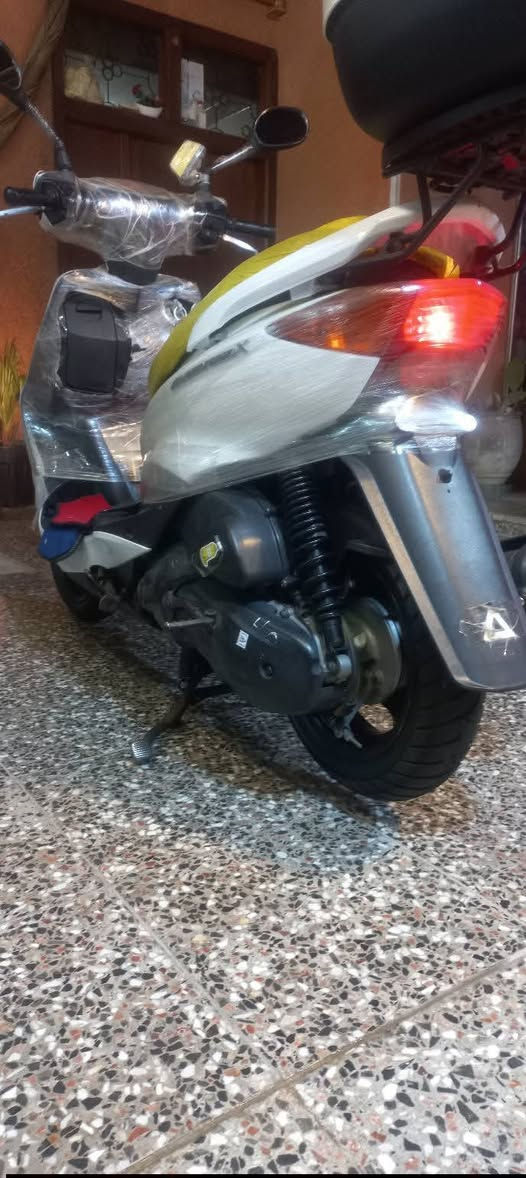 البيع دراجه سكنس نثيه 110 كابريتر، مرقم بغداد نكليزي، الموبايل ***********
