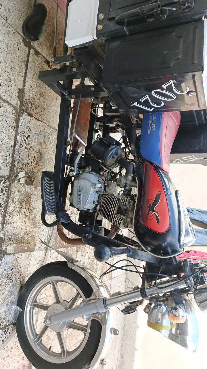 سلام عليكم شباب عندي ستوتة جمرة موديل 2023 محرك ٢٠٠                          اوراقه اصولية كهربائياً كاملة وكله شغالة وستوتة جاهزة من كلشي والسعر 1800 وبيهة مجال العنوان بغداد البياع التراث قرب المضخه والرقم الهاتف ***********/ ***********
