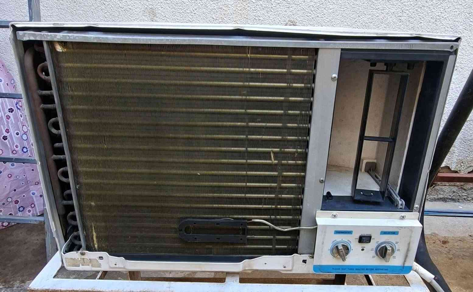 سلام عليكم مكيف ميديا مشتغل موسم واحد بعده جديد ونضيف2طن السعر300وبي مجال مكاني بغداد الشعب ***********

