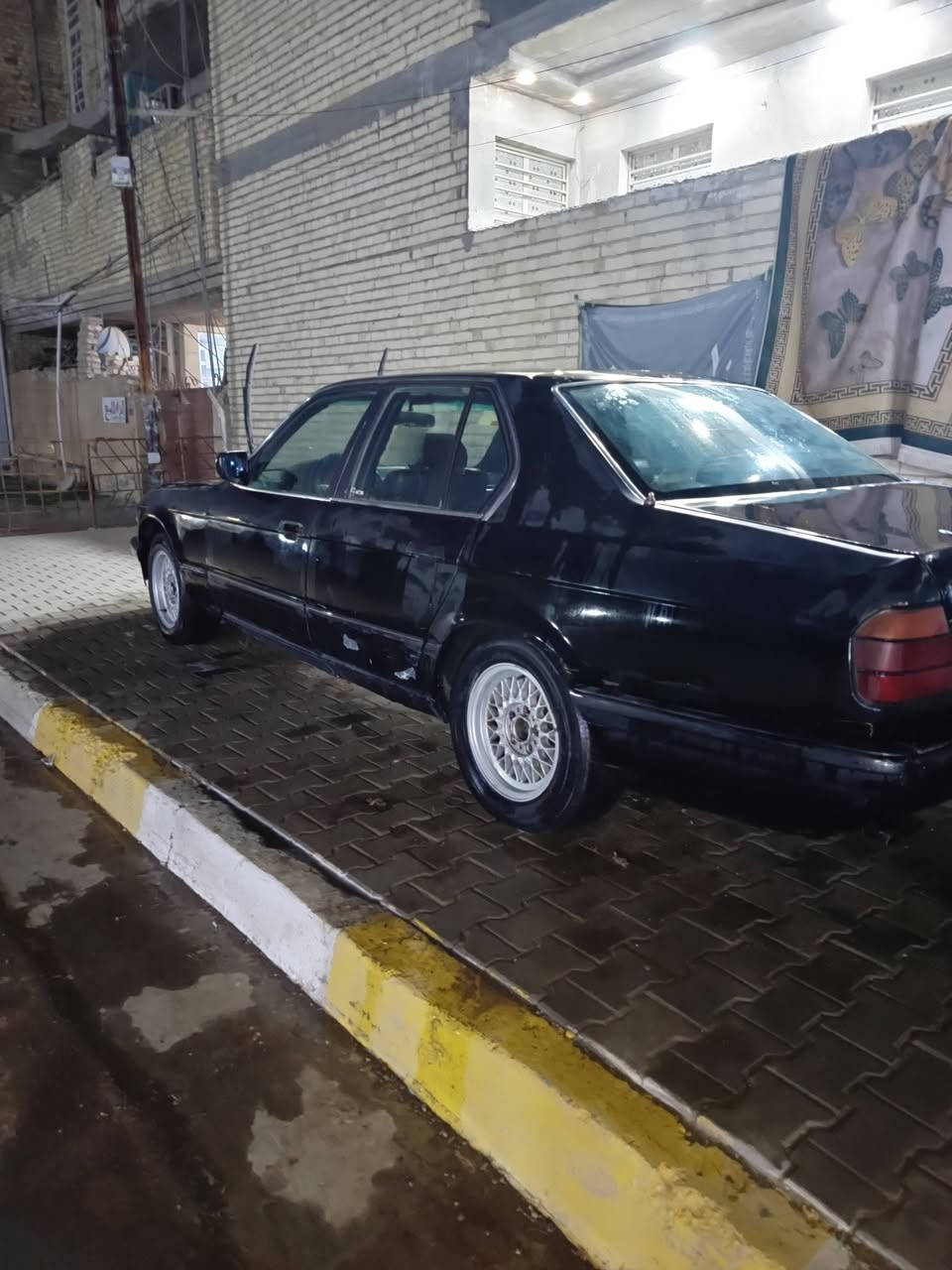 سياره بي ام 735 موديل 91 سياره محرك كير خير من الله  بيه نواقص بسيطه  سياره بيه طخه   بسيطه بس بل بنيد وعواج بي بسيط  سياره شغاله ونعمه رايده  28$  وبيه مجال حك جيتك وحك نواقص البيه اشراي يتصل هاذه رقمي ***********
