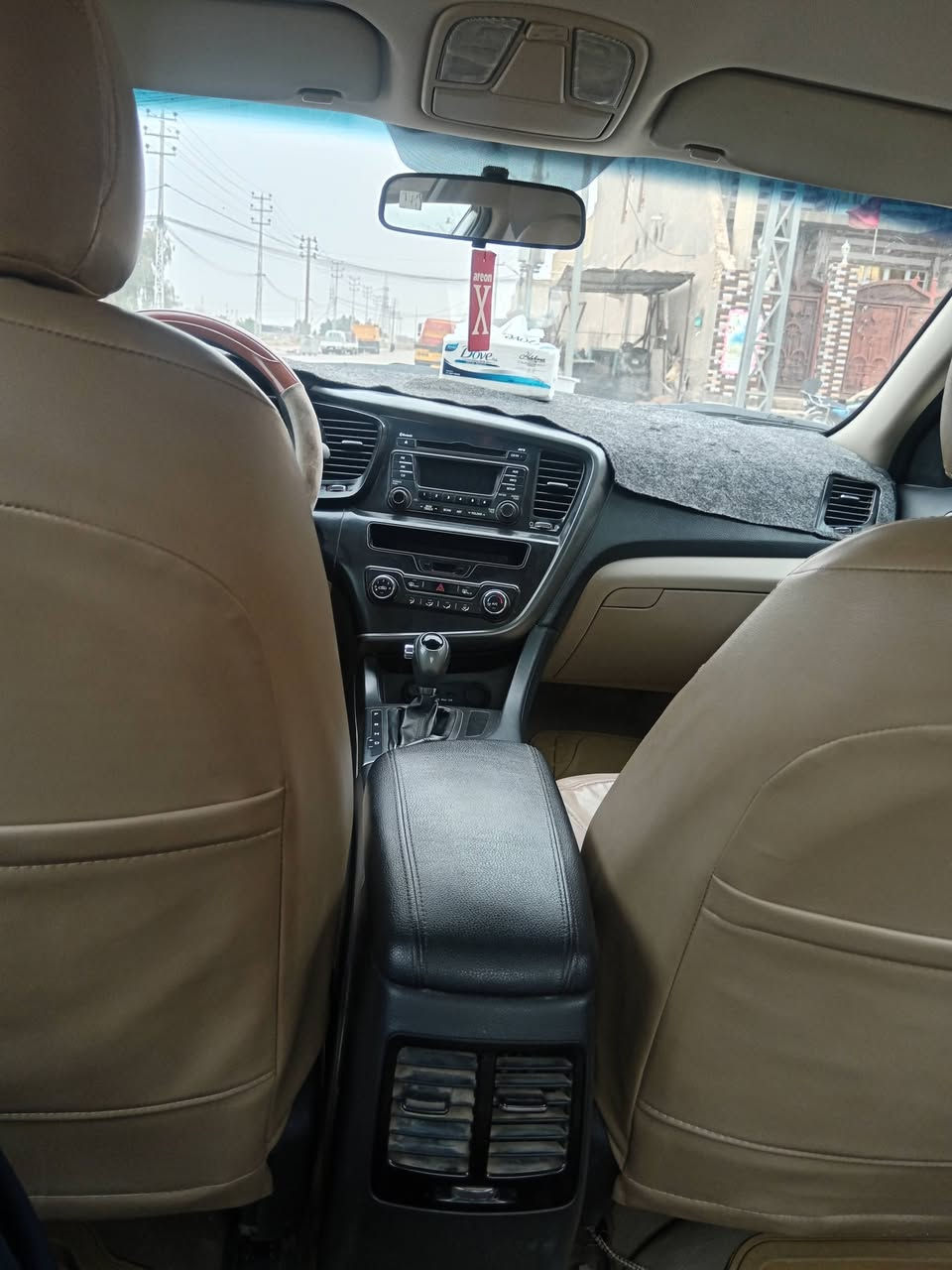 أوبتما  2013خليجي مكفولة من الضربة والتبديل  بيها رصعات صغيرة وبسيطة وضرر واضح بالصبغ بالدعامية جارد رقم أنگليزي وسنوية جديدة لغاية2028 السيارة ما ماشية نظيفة 
السعر ١٣٥ وبيه مجال للشراي
الاستفسار  على الرقم ***********
