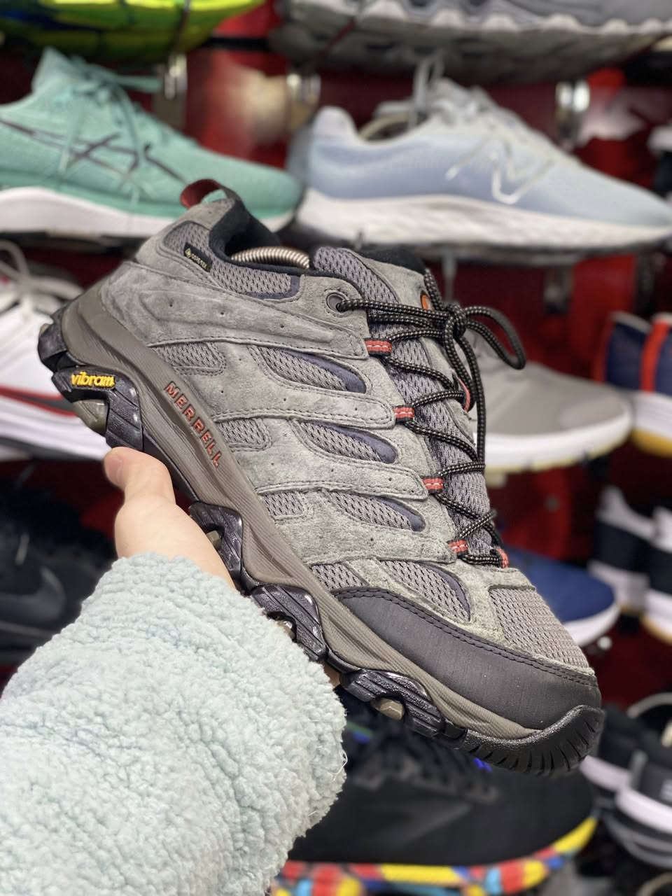 ماركة میرەل وكالة اصلي
قياس :٤٩
طول القدم :٣٢سم
للحجز دذلي خاص لو واتساب 
٧٧٠٨٢٨٤٢٤٢
