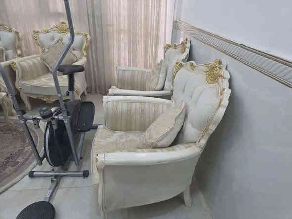 قنفات نضيفات كلش بعده جديده هسه مشترينه ويا الطبلات والقطعه السعر مليون ١٠٠ وبي مجال
للشراي يتصل برقم ***********
