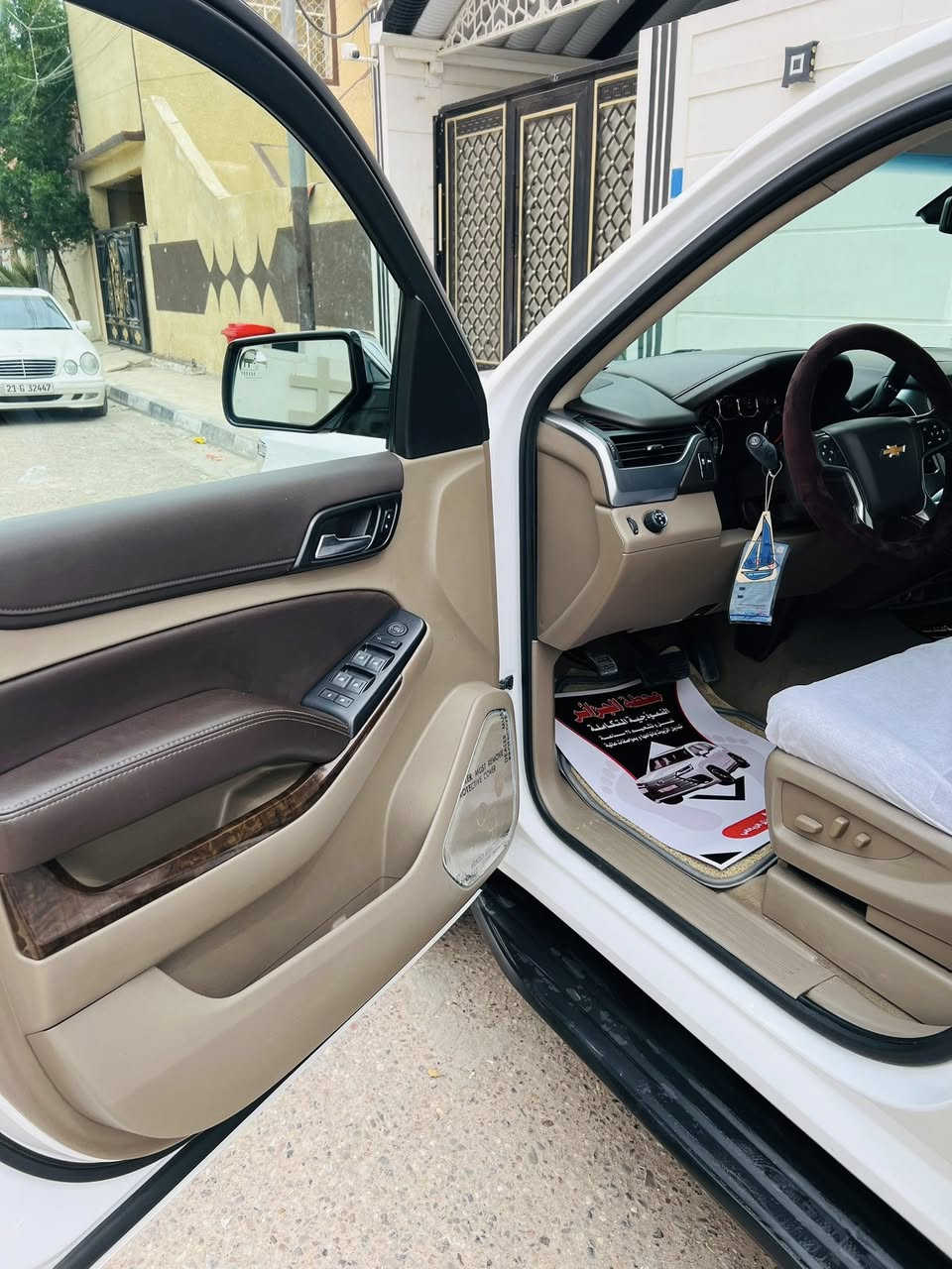 السلام عليكم تاهو موديل 2019 خليجي وكاله المنصور هزه ورقم بغداد الجديد بأسمي كفاله ضربه وتبديل وصبغ وبارد حته دعاميات مكينه وكير كفاله بدون فتح عله وضع الشركه
ماشيه 87KM حقيقي 
وضع الشركه جديده السياره
السعر:365
العنوان: بصره 
رقم الموبايل:***********
