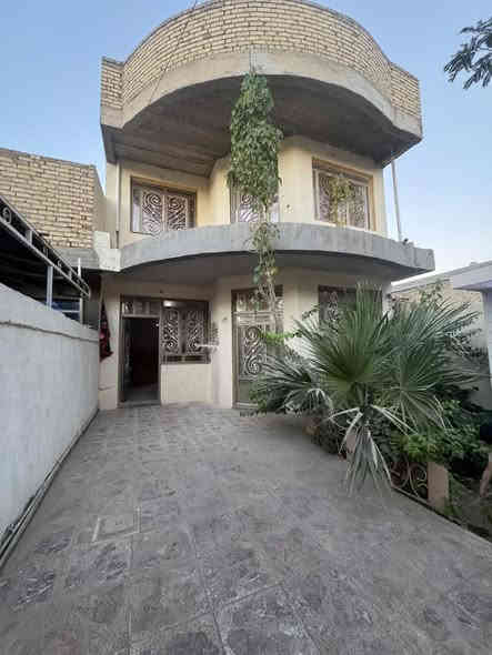 سلام عليكم
دار مساحة ١٧٠ متر 
من ضمن القرية قرار ١١٧ 
موقع كلش ممتاز قرب المدرسة 
يحتوي الدار على: 
الطابق الاول: كراج سيارة و حديقة و استقبال و مطبخ وهول كبير وغرفة نوم وخدمات.
الطابق الثاني: غرف نوم عدد٢ و بيتونة كبيرة وخدمات 
للاستفسار الاتصال
***********
او زيارة المحل
موقع المحل: بغداد/ الراشدية_ مقابيل مستشفى حماد شهاب ( الشهيد ضاري الفياض ) او مقابيل مجمع الابرار السكني_ منطقة الانتصار_ قرب شبكة كورك
