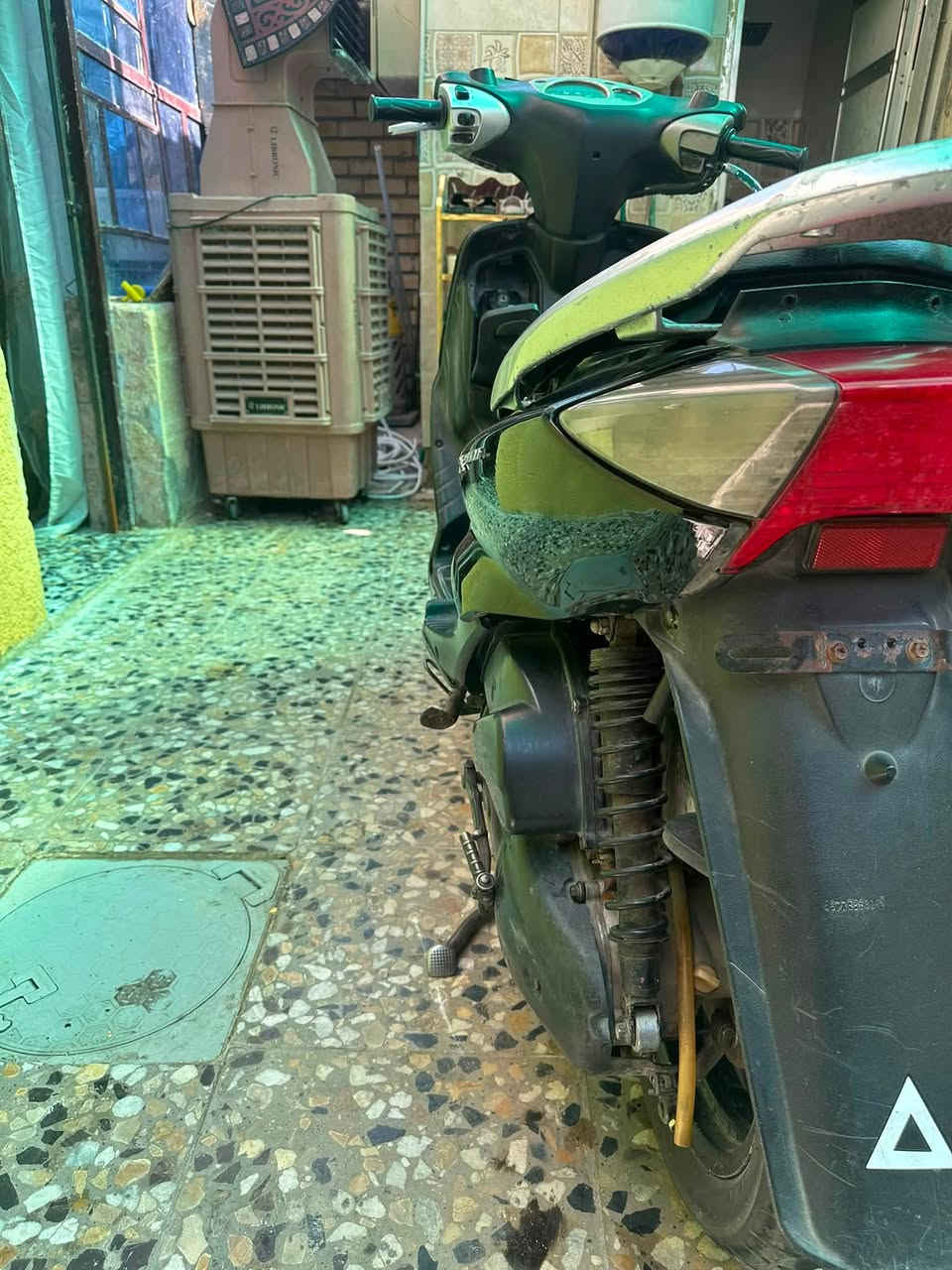 سلام عليكم دراجه سكنس نثيه للبيع ياباني ستان حساس الدراجه خير من الله نكره محركها خير من الله يخبل دراجه تجي وتشوف بعينك نضيفه الله شاهد متوازي ع بيع ربع دينار متصرف عليها كامله الدراجه سعرها 550 وبيها مجال للطيبين ***********مكاتبه ومنفيس موجود
