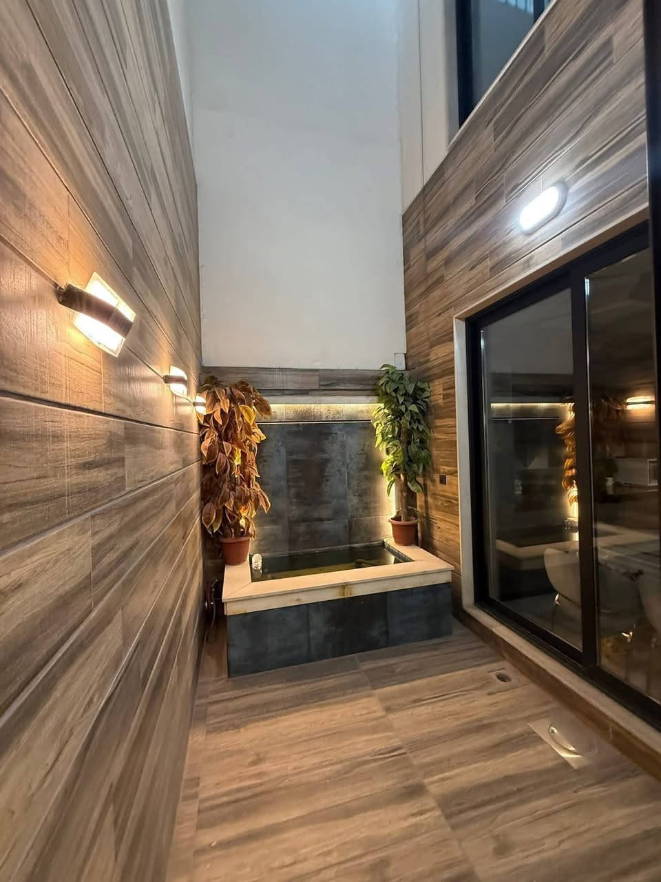 عروض مكتب دور الموصل لللعقارات العامة مقابل باب كلية طب الأسنان جامعة الموصل ***********—***********
بيت دار لللبيع قصر في حي البلديات الاولى 225م الواجهه 12.5م 🛑قريب جدا جدا جدا  عن الشارع العام 15م فقط بيت قريب عن جامعة الموصل كليةطب الأسنان جامعة الموصل بيت 225 م اتجاه شروق تام  تصميم خليجي البيت 🛑 طابقين بيت يحتوي على سته غرفه هول واستقبال وصحيات ومطبخ حار وباره وحديقة وكراج واسعه جدا جدا تصميم تركي البيت درجة اولى فول موصفات ***********—***********—***********
