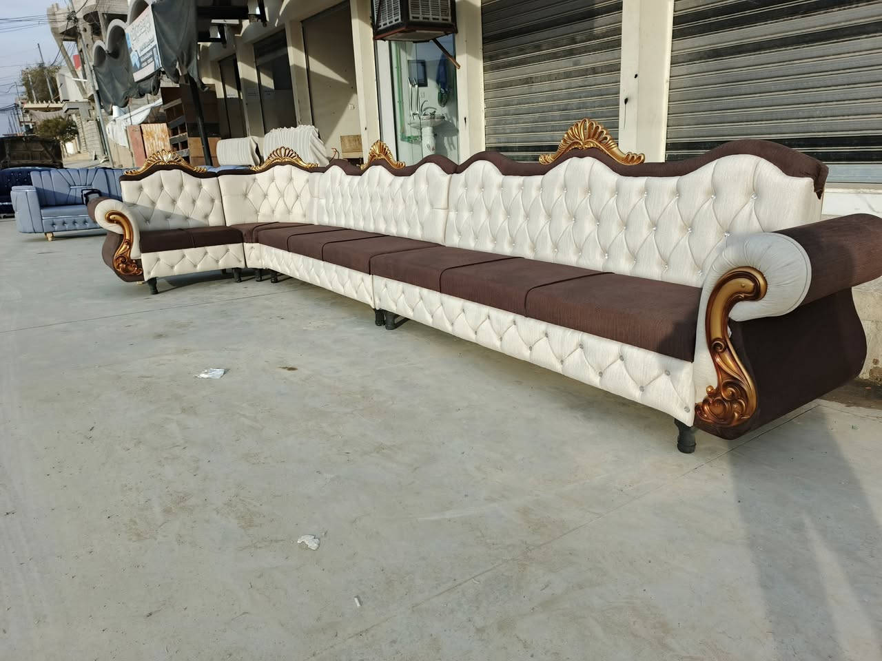 متاح ديوانات عراقية لبيع شرط ضمان سعر 450 الف معا 4 كوشات هدية  مواد خشب بلوك اسود 18 ميلي سفنج مميز اول 10 سنتيم تغليف الضهر معاكس يوجد خدمت توصيل داخل وخارج الموصل ***********
*********** يوجد واتساب ع رقمين
