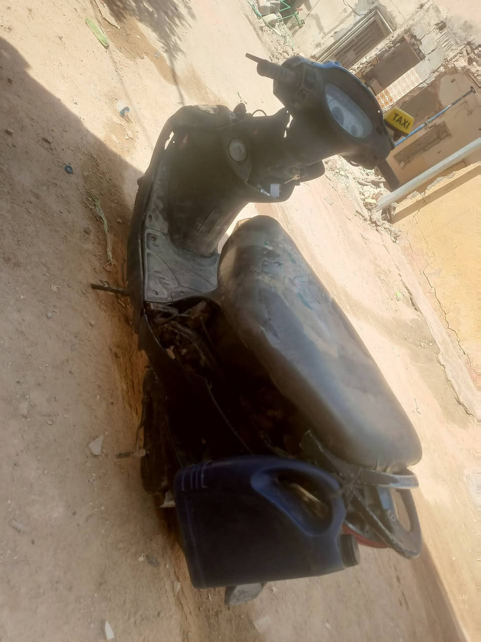 السلام عليكم دراجه جي 4 للبيع 🛵
كهربائيات كلها شغاله نقرا سيل 
عايزه بس كفرات دراجه خفيفه وسريعه 
عنوان النجف حي الرحمه 
بس الشراي يطب راسي 
سعر 200 وبيها مجال قليل 
ان شاء الله لا يكسر بيها 
طائرات هجدد اثنيناتهن دبلات جدا 
الرقم الوتساب***********
