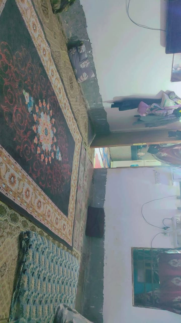 بيت للبيع طابو زراعي المساحه 120متر علوة الفحل قرب اسواق تحسين البناء جديد استوني مكمل البناء غرفتين وصاله ومطبخ مفتوح تركي  غرفه كامله وغرفه عايزه سقف حمام داخلي وتوليت خارجيه عايز فقط بيبان للمكاشيف وللحمام مجاري استوني مشتغله درجه اولى والماي دفن  السعر 24وبي مجال قليل 
للاتصال الرقم بي واساب  ***********
