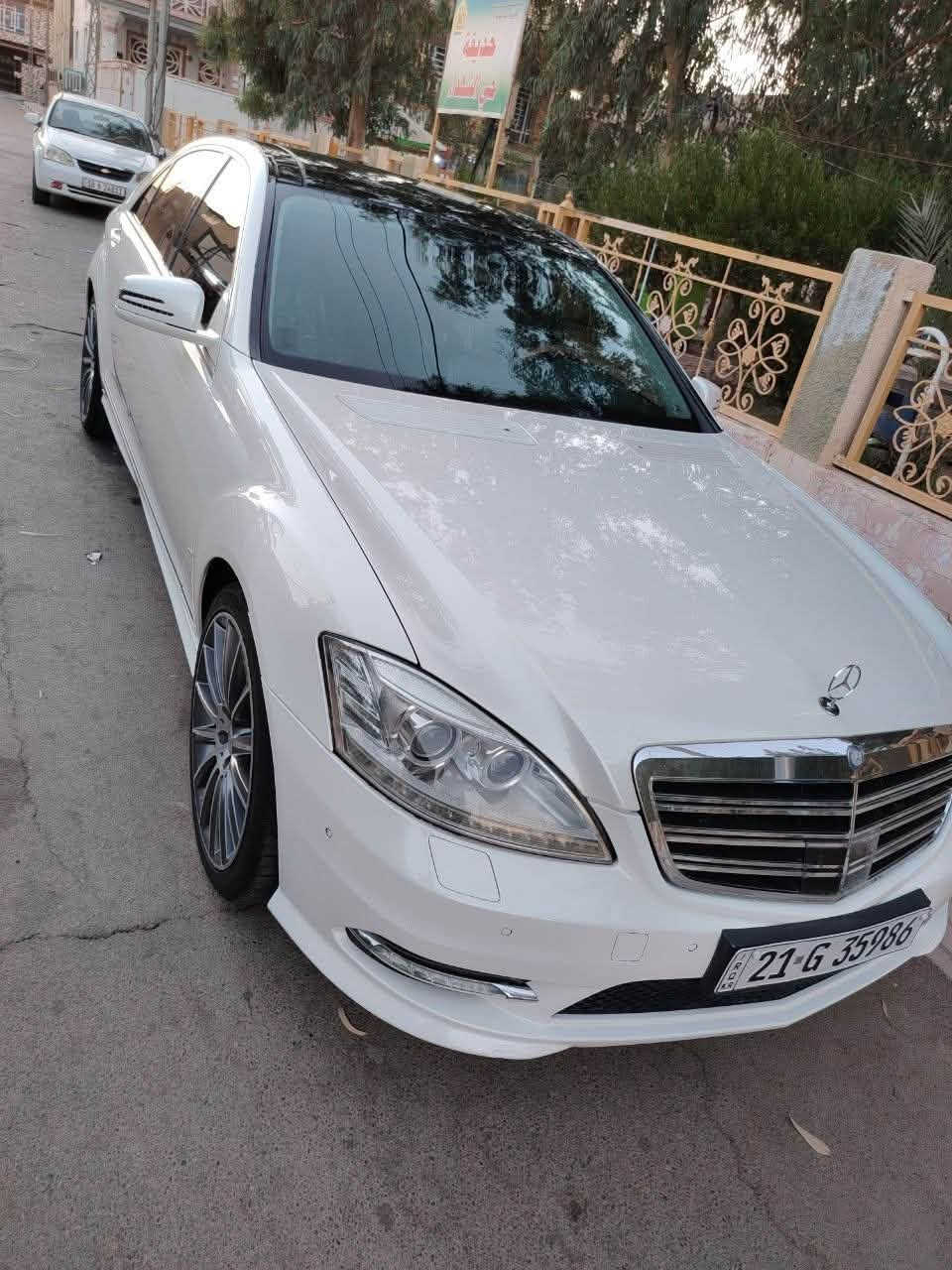 مارسدس / S 350 لارج باب طويل
وارد خليجي 
موديل 2010 تكمه وسنويه / فول فول مواصفات 

🟩 السعر  اتصل او دز رساله وشلع عيوني 

لون أبيض

تخم تاير جديد قبل سبوع شادهن

(السياره رقم سليمانيه دولي هزه وبراد كله جديد قبل يومين كملتها) سياره سمي مباشر

شرط التحويل 

... مواصفات السياره ...

تظليل بسنويه 80 بالميه بي سنه كامله

محرك 6 سلندر المرغوب حجم 350

بنزين

كير أوتو تعليك

بانوراما 

جكات

ناضور ليلي

بصمه

أبواب شفط

جنطه شفط

ثلاجه بالجكمجه

سايد بريك بصمة تلفون ماوس

5 بردات كهرباء ستيرن كهرباء

تبريد ديوولت

شاشات خلفيه
ميز طعام

مقاعد كهرباء + تدفئة تبريد 

الخلفي تدفئه تبريد كهرباء

هتفونات الشركه مع الكتلوكات موجوده

داخل اسود بلاد مطعم بالصاج

لايتات زنون داينمك

مري شفط وقلاب + أشاير

زراك لايت

مري عاكسة بچم لد بك لايت لد 

ماوس 3 وضعيات قيادة

خزن ميموري

سستم سماعات هارمن كاردون جي بي اس

حساسات امامي خلفية رادار مثبت سرعة

3 قطع تبريدانارة الداخل والدشبول متغير 

شاشة متحركة
تصعد الجام وتنزله عن طريق الريمون 

(وبعد بيها هواي مواصفات)

السياره كفاله من البارد والصبغ والتبديل 

صفر مسج

كت AMGصل حته الداخل مختم 

وشرط كشرها مال 2020

والسياره كامله ولكمال لله وشرط ترايهه من زاخو للفاو ، ستوه داخله هزه يعني بدون نقص

وبالعافيه ع الياخذها .. متتقارن بالمتعوب 

مكان السياره  وكربلاء /
سعر تصل او دز رساله شلع عيوني

رقم ***********

