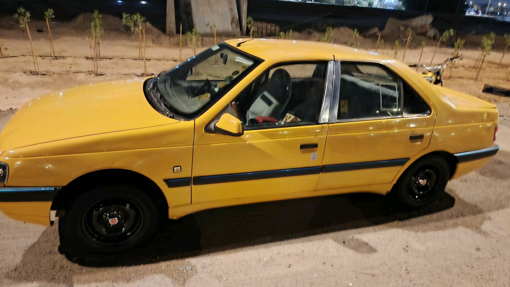 سياره بيجو 405 سياره كفاله من ضربه ومن تعمير    كير كفاله. مكينه ستوا بادي بيه تبخير  تبريد شغال  حداديه تخم تاير كهربايت كله شغاله رقم السياره نجف 
سنويه منتهي  بس اذا بيع يخذ مني الشراي مصفر كلشي هيه وغرمات  بكان سياره بصره ***********