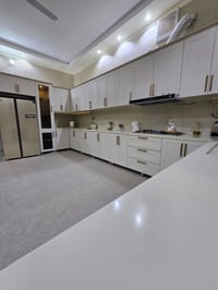 تريد مطبخ عملي وراقي بنفس الوقت؟ مطابخ HDF ألماني – سيلكا مقاوم للاستع...