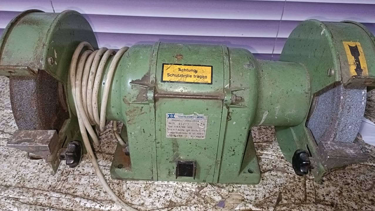 كوسره ثابتة الماني ضخمة  نظيفة جدا حجم 6 انج .


**إذا كنت صاحب هذا الإعلان وتريد حذفه لأي سبب، رجاءا أرسل رسالة إلى الدعم الفني**