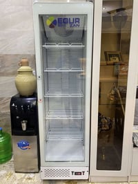 للبيع ثلاجة عارضة ايكورزان الطول ٢١٠ سم العرض ٥٥ سم استخدام شهرين جديد...