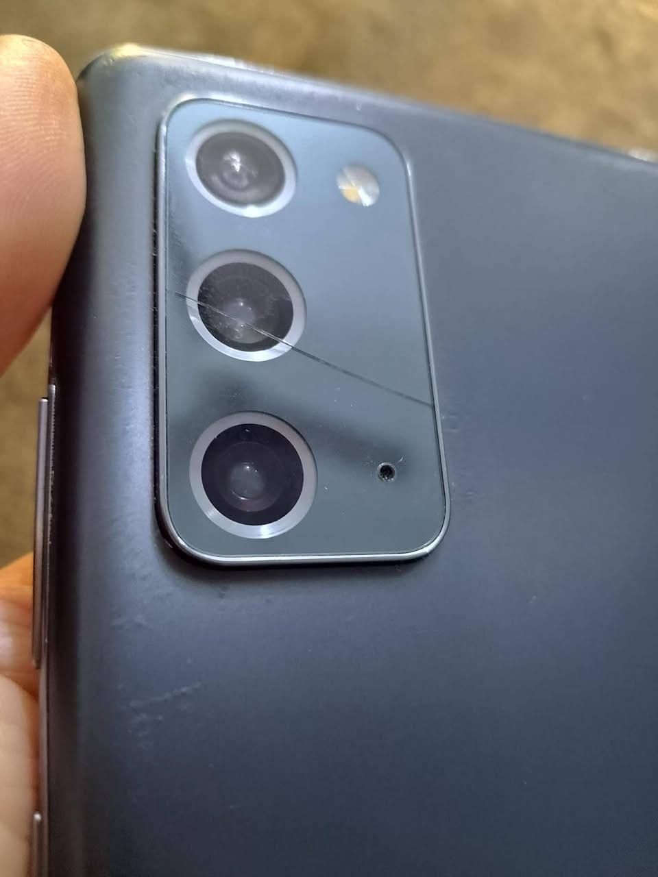 ا
سلام عليكم 
سامسونج نوت 5g ابو القلم 
النسخه الامريكيه ذاكره 128 و 60 فرم وجدآ جميل من ناحيه التصوير وسلاسه اضراره فقط فطر بلكامره الخلفيه وموضح بصوره وابد ما مئثر بتصوير والقلم ميطلع الدكمه عطلانه وطخات قليله بلحواف السعر 225 وبي مجال مكاني بغداد حي العامل


**إذا كنت صاحب هذا الإعلان وتريد حذفه لأي سبب، رجاءا أرسل رسالة إلى الدعم الفني**