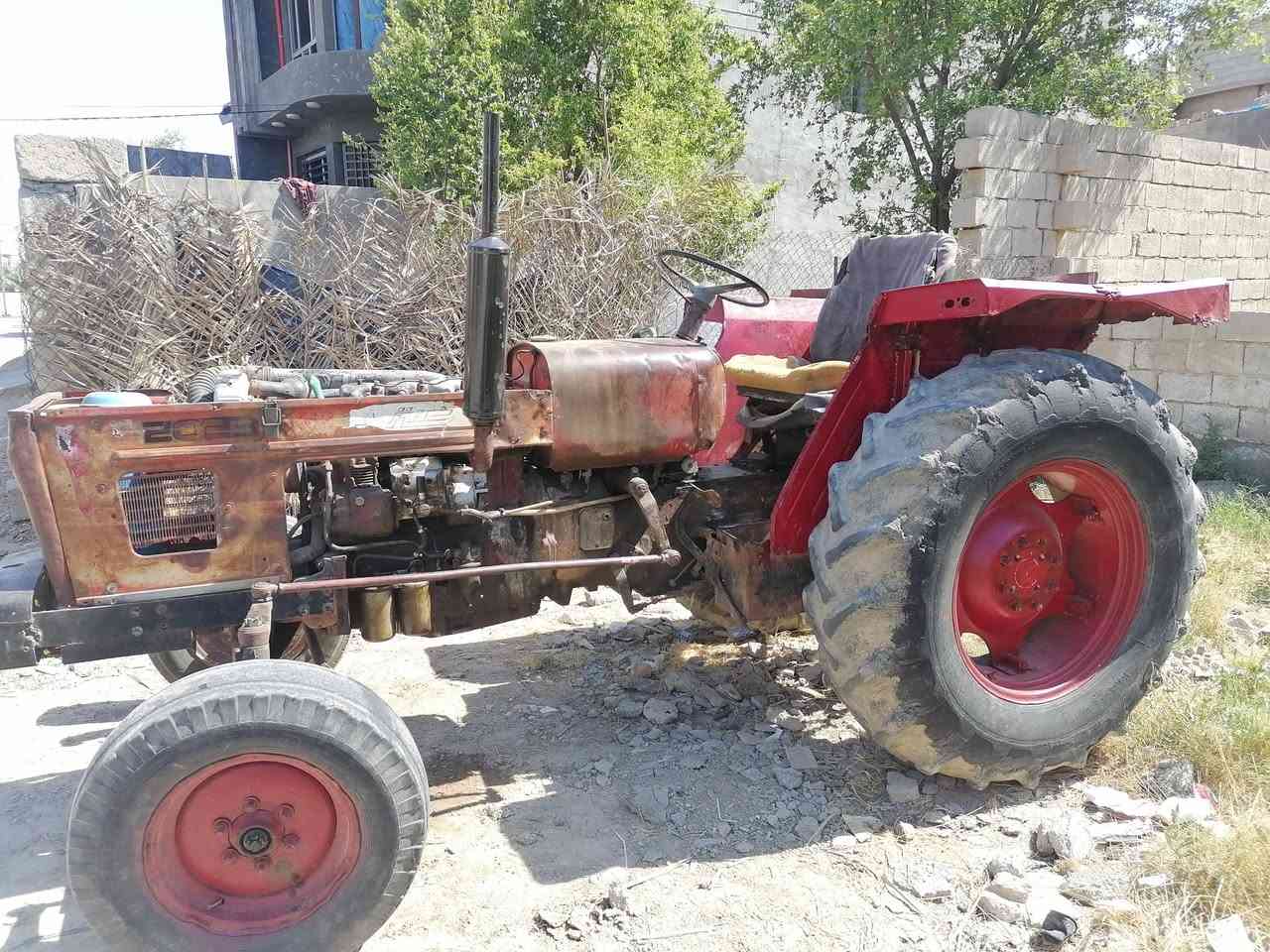 عنتر 71 مديل 83  محرك ويكر مكفول نضيف بدون تحويل سلف تشتغل الكهربائيات شغاله السعر مليونين و400 وبيه مجال العنوان ديالى المقداديه رقم الهاتف
***********
