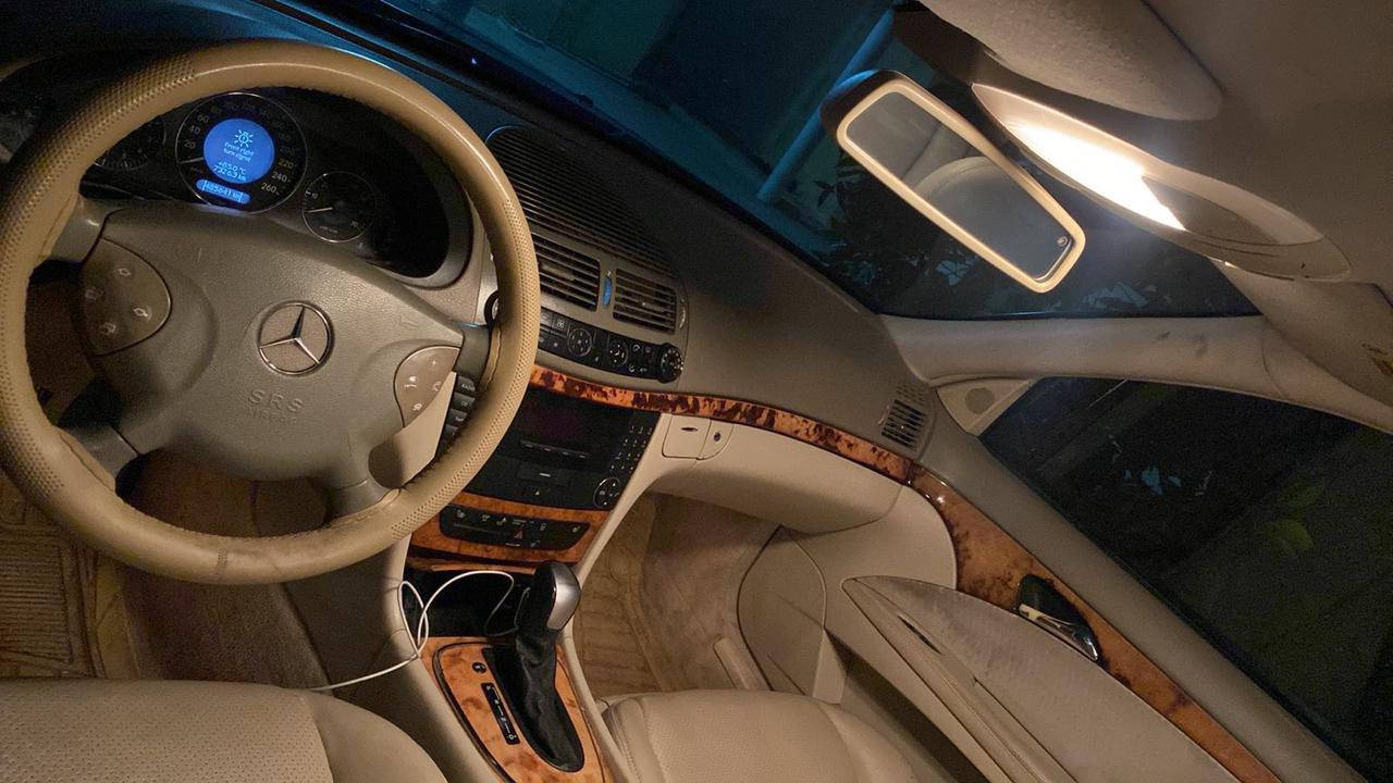 مارسيدس e320 زيتونى
سخف و حيزام شه رت مه نه فيست شه رت غرامات شه رت كوشن كاره باى كوشن هيته ر داخلى زه ر بى شوخته ***********
