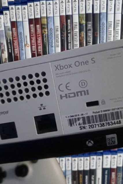 توفر اكس بوكس وان اس  اخو جديد مثال ما وضح ب صور سعر منافس 150الف قفل النو اخو جديد الاسف توصيل ماكو بكاني بغداد الكاظمية رقم الهاتف : ***********
