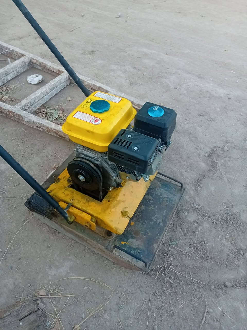 حادلة للبيع مكينه جديدة بل كارتون كلج جديد نوع نكليزي معا    سكلات اربع متر مكان ديوانيه  الاتصال على الرقم // *********** 📞
