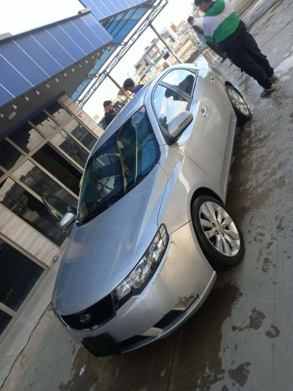 سلام عليكم سيراتو ٢٠١٢ خليجي بيه مكانات صبق ابيع عام رقم وسنويه جديد ما بيه نقص سعر ٧٠  مكان سياره محموديه ماشيه ١٠٠ الف رقم ***********
