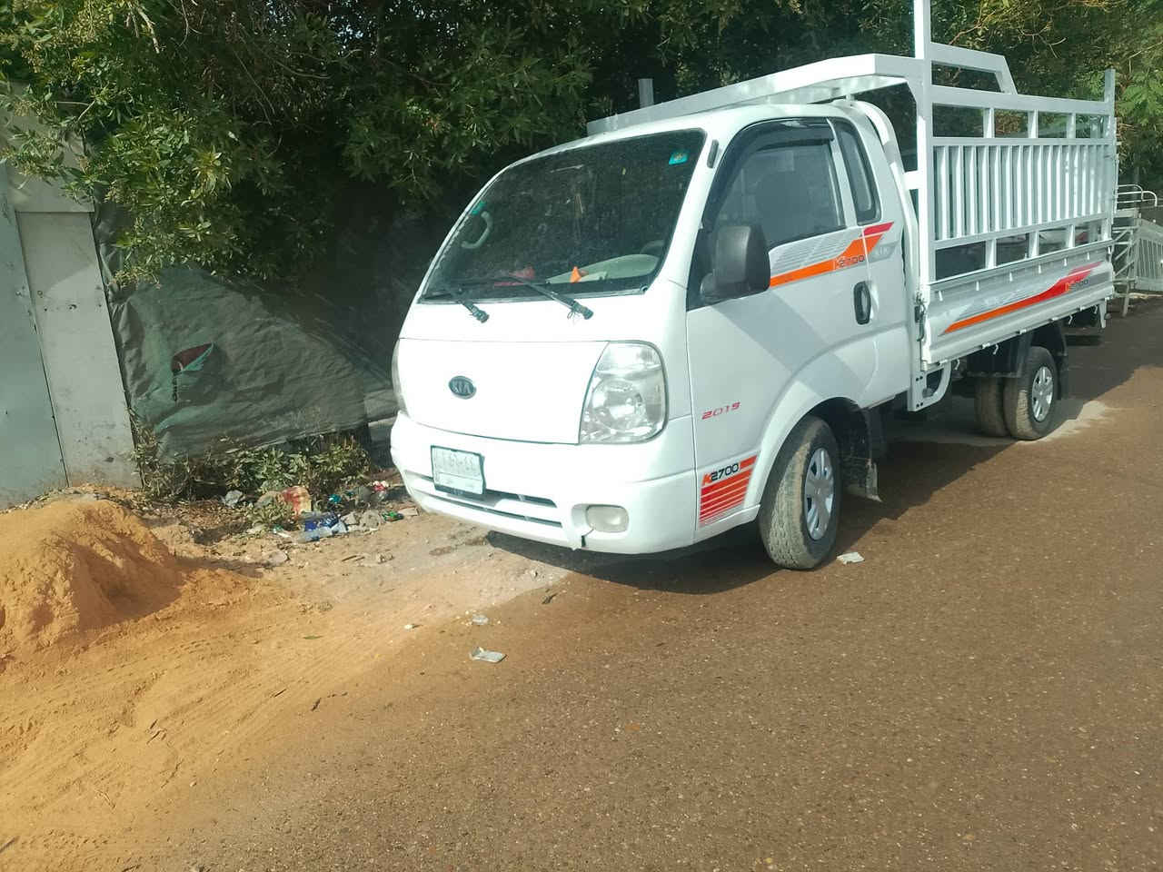 السلام عليكم كيه موديل 10 رقم بغداد محرك 2700 السيارة جاهزة للعمل تخم تاير جديد محرك  وكير وكسن وشاصي كفاله صبغ بصيط دوشمه جديدة محجر تفصال عنوان بغداد حي الامين السعر 90وبيها مجال بصيط ***********
