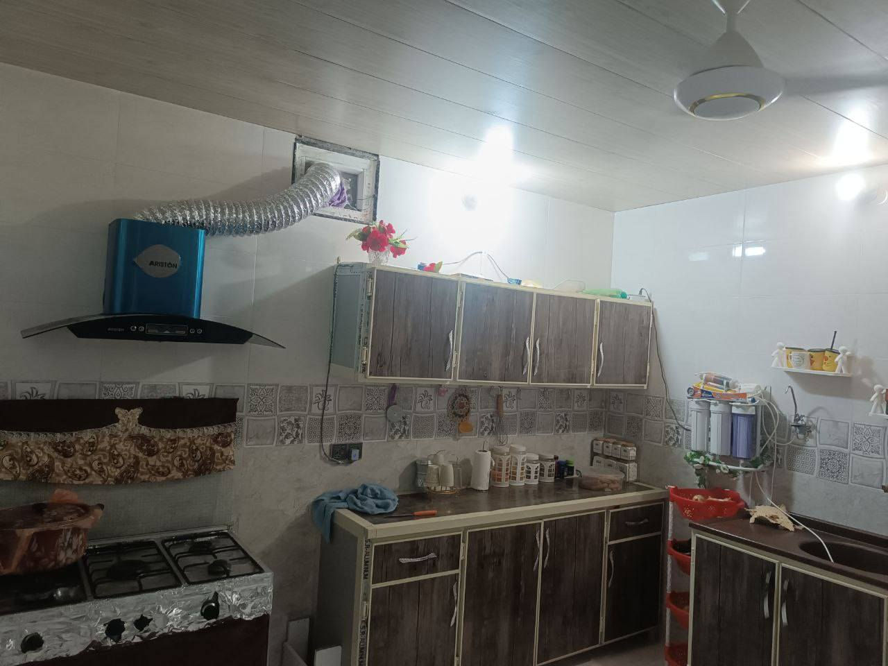 بيت طابو صرف مساحه 240 العنوان شارع 60 ركن على شارعين عالشارع العام عالي عن الشارع  البيت يحتوي على خمسه غرف نوم المساحه 5 × 4 ويحتوي على استقبال 10 امتار وصاله 9 امتار صاله ثانيه بالطابق الثاني سبعه امتار في اربعه ويحتوي على مجمعات صحيه عدد ثلاثه داخليه وخارجيه الطابق الاول يحتوي على غرفتين نوم صاله حمام مطبخ خمسه في اربعه الطابق الثاني يحتوي على غرف 3 نوم وصاله وحمام منور مطبخ خمسه في اربعه البيت مرتب وحلو ونظيف بنيانه مرتب الاستفسار على الرقم واتساب واتصال ***********
