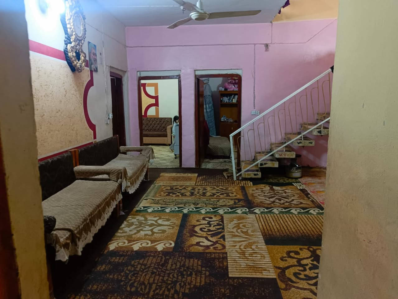 يالله توكلنا على الله يوجد بيت مساحة ٢٦٤م بالسند البناء ٢٩٤م للبيع طالقين يتكون الطابق الثاني صاله وغرفتين وجوه غرفتين وصاله وستقبال ومطبخ وطرمه وصحيات بيت مثل ماواضح بالصور بشارع ابو مخلص مركز شباب موقع حلو 
الاستفسار الاتصال
بناء على الارقام التاليه
***********
***********
