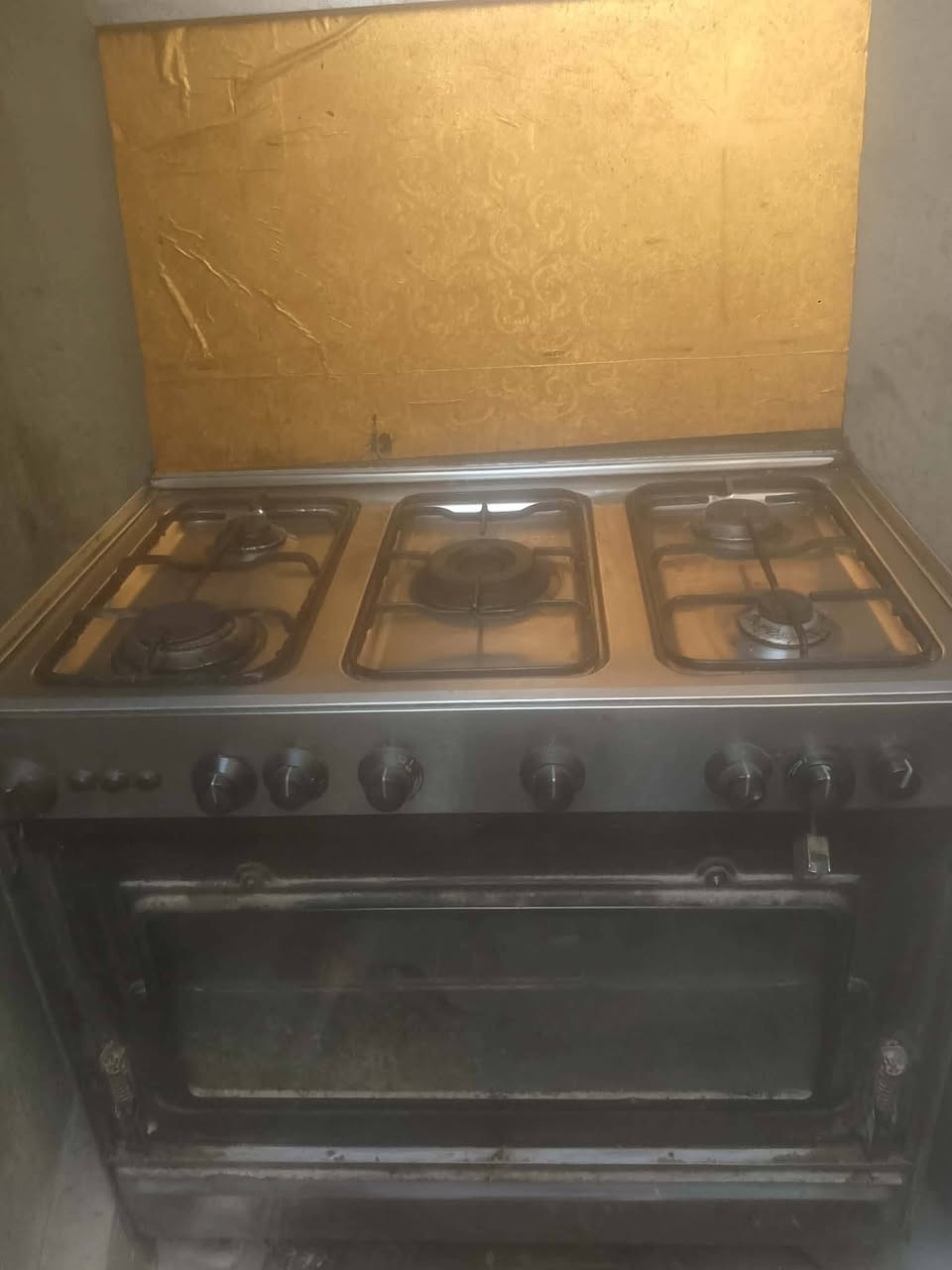 طباخات عدد 2 شغالات بس متروكات للبيع
***********

