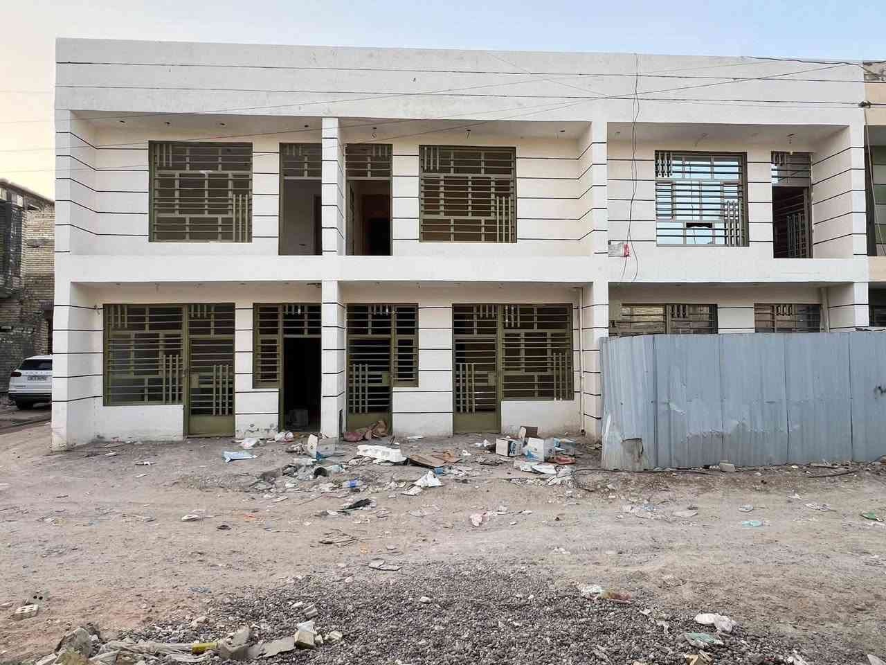 السلام عليكم
توجد ثلاثة بيوت للبيع زراعي سند 25 يوجد بها قرار محكمة في منطقة شاكر العاني الزراعية حي العدل بالقرب من شارع 15 مساحة البيت الواحد 50 متر واجهة خمسة متر ونزال عشرة متر يتكون البيت الواحد من مدخلين مدخل صالة ومدخل مطبخ وغرفة نوم وحمام والطابق الثاني يتكون من غرفتين نوم مع بالكون بسعر مناسب جدا 
للأستفسار الأتصال على الرقم ***********
