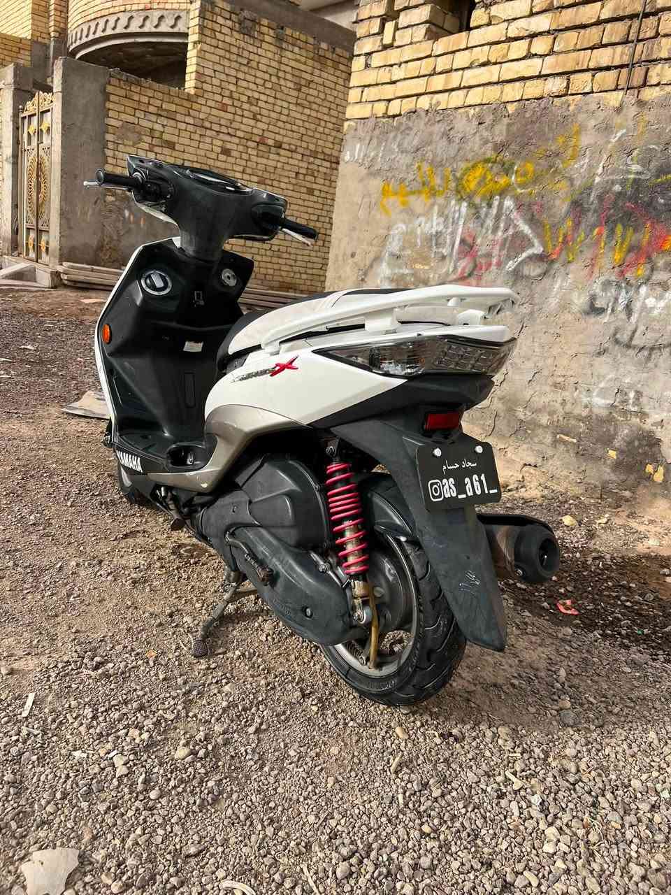 سلام عليكم سكنس لد ياباني حديث قبق نفخ دراجه نضيفه كلش كامله من كلشي لايت زنون اشاير بريك خلفي وأمامي مكينه كفاله ما مفتوحه كفرات كفاله كهربائيات كلهه شغاله ماشيه 38 ألف دراجه نضيفه منين تباوع الهه   السعر 1350 وبيهه مجال حك الجيه الرقم *********** اتصل وتدلل العنوان بغداد حي النصر

