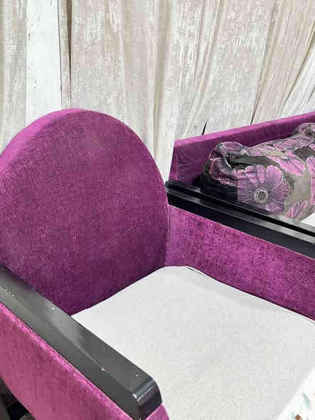 سلام عليكم تركي ٨ مقعد ثقيل ثقيل بدون اي ضرر قطعتين مع كراسي عدد ٢ فقط سحاب احد المخدات محتاج تبديل حي  سعر ٣٠٠ الف حي الإعلام
***********
