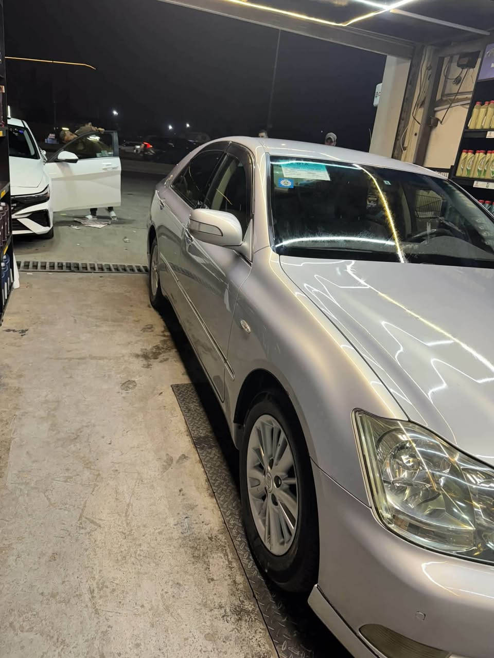 السلام عليكم كراون شاهين للبيع السياره مكفوله كفاله عامه ٢٠٠٤ رقم بغداد دولي الجديد بسمي مكان السياره بغداد للاتصال ***********
