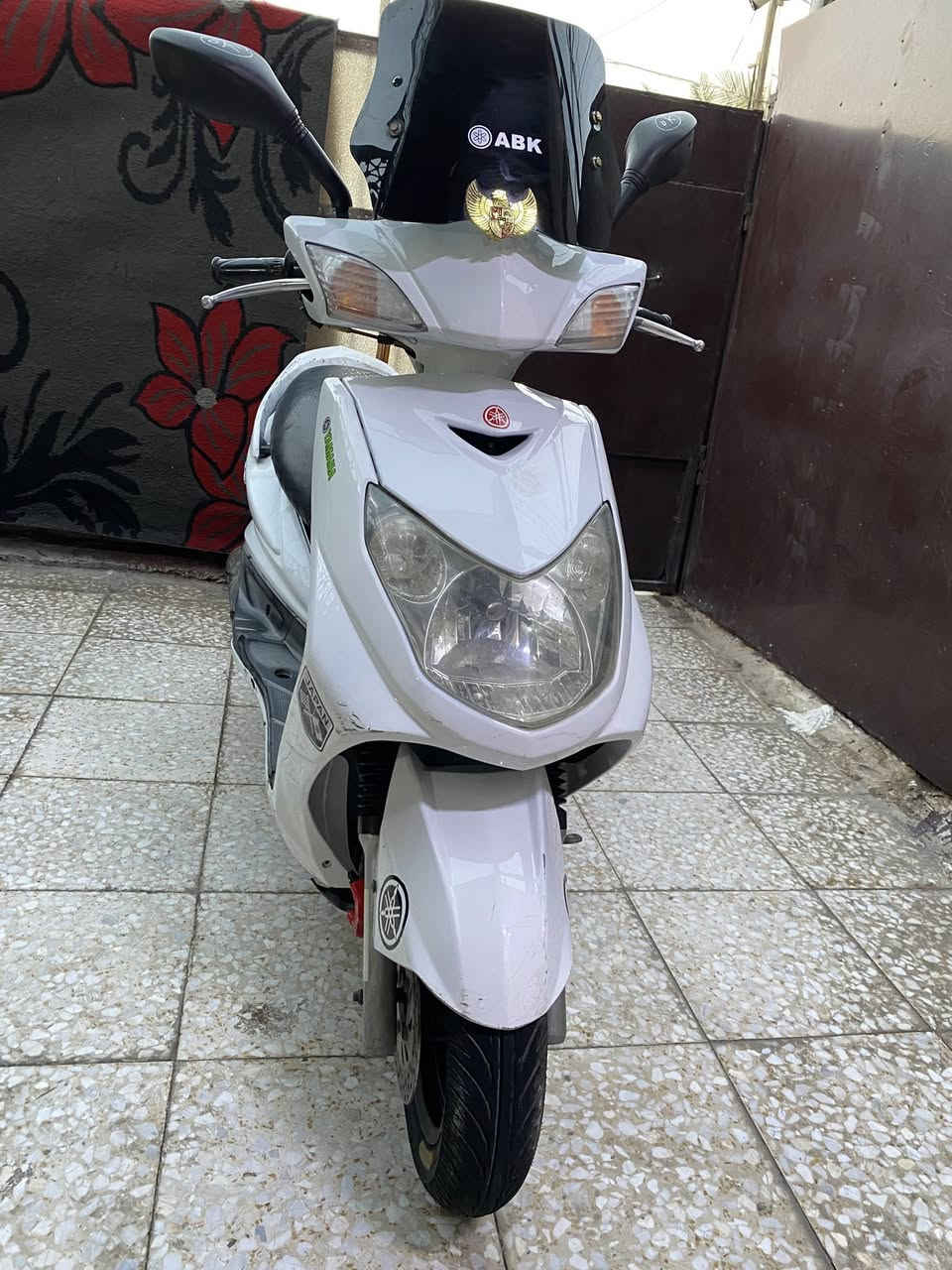 سلام عليكم للبيع دراجه سكنس فحل كابريتر كهربائيات كلها شغاله دبل اشاره مكفوله كفاله عامه مكينه بلاديه ماتنسمع خرسه ربع نكره بكل وقت دهن امزويل هسه بدلته تاخذ دراجه تترحملي السعر 650الف   مكاني بغداد الدوره شارع 60رقمي ***********
