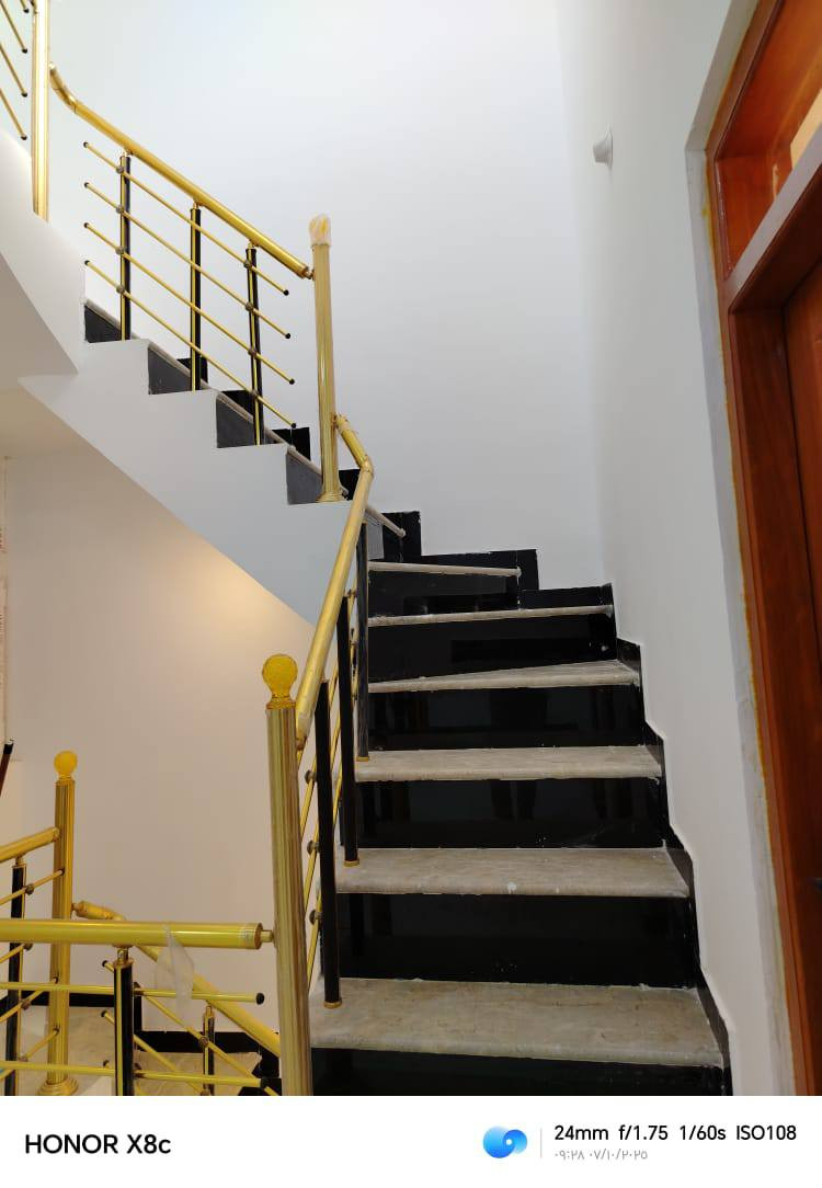 ثلاث بيوت طابوصرف طابقين بحي الشهداء شارع النص مساحه الواحد80مترسعرالواحد160وبيه مجال ***********
