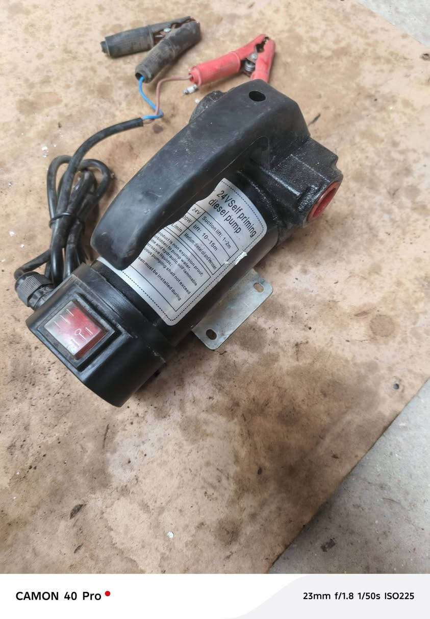 ماطور سحب سوائل جديد غير مستعمل يشتغل على باتري ٢٤ فولت ب٢٥ ألف ***********بي وتساب بغداد
