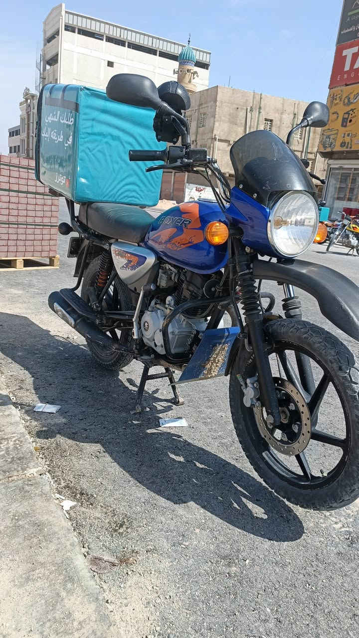 سلام عليكم دراجه رقم وسنويه بصره باسمي رايدهه ب مليونين وبيه مجال دراجه كلش نضيفه ومكينه حلوه مجفته كله أصلي يم الوكيل كلشي شغال بيه  تجي تفحص وتشوف عنوان بصره معقل رقم ***********
