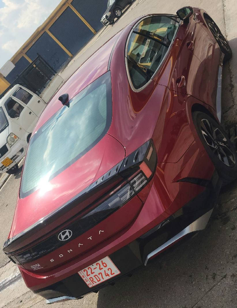 #سعر_مناسب_جدا_جدا_180ورقةومجال 
#Hyundai_Sonata_Sel_2024_Red_2.5L4_vin_KMHL64JA8RA367905
#Mileage_10453_miles

سوناتا SEL 2024 - لون مميز (احمر دم الغزال)/وارد أمريكي / محرك 2.5/
كير 8 نمر
المواصفات:
• تشغيل عن بُعد
• دخول وتشغيل بصمة
•دجبول شاشات متصلة كبيرة ولمس مع سماعات ماركة براند
• نظام النقطة العمياء
• رادار أمامي + فرملة طوارئ تلقائية أمامي وخلفي
Apple CarPlay شاشة كبيرة تدعم•
• كرسي السائق والنفر كهربائي
• تدفئة للمقاعد الأمامية
• منافذ شحن خلفية
• الزجاج الأمامي (السائق + الراكب) دبل جام
• محرك 2.5 طبيعي - مرغوب
• كير 8 نمر - اقتصادي 
الحادث جانبي فقط جهة النفر كما موضح بالصور ورقم الشاصي مذكور علما بجم كبس وخلف  ماشية ١٠ الالاف فقط اخت الجديدة سيارة راقية بمعنى الكلمة من ناحية الشكل واللون و موصفاتها وبالعافية على الي تكون من نصيبه 🌹
 السعر ١٨٠ ورقة ومجال للطيبين
مكان دهوك
VIN: KMHL64JA8RA367905
للراغبين الاتصال على الخاص دهوك, العراق


**إذا كنت صاحب هذا الإعلان وتريد حذفه لأي سبب، رجاءا أرسل رسالة إلى الدعم الفني**