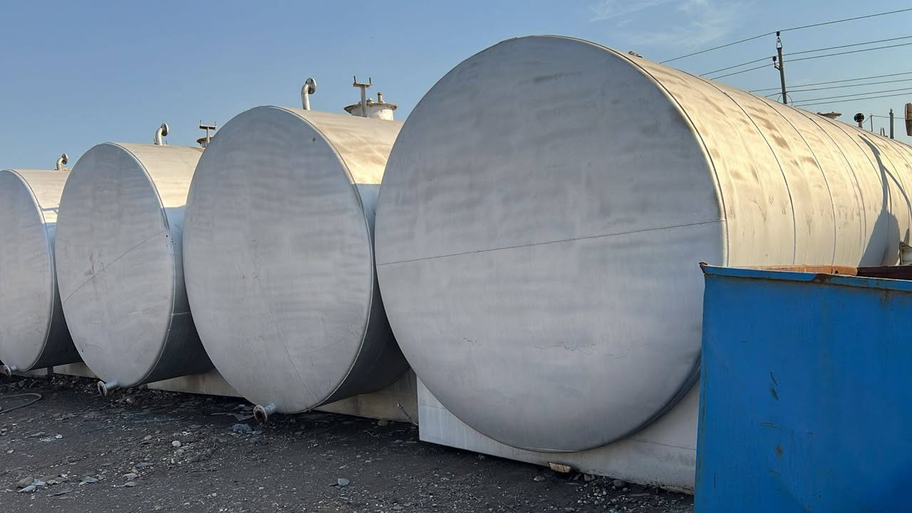 خزانات للبيع ١٠٠الف لتر بليت 6 و8 ملم ***********
