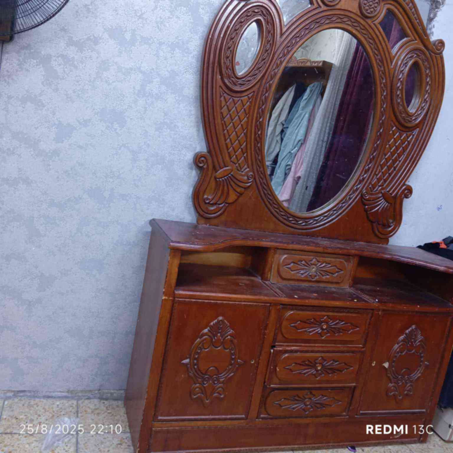 غرفه رايديها 400يرادلها تعديلات وصبغ بصرة حي المهندسين ***********
