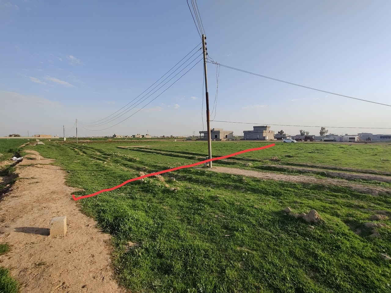 قطعة أرض للبيع مساحتها #تقريبا580 متر #الواجهة 13 متر .علما لمن اشتريتها كانت محددة ببلوكة بكل ركن بمساحة أكبر بس لمن الجيران حددو قطعهم والتزاما بهذه الحدود صغرت مساحة القطعة . 
العنوان #الفاروق خلف #جملون_الطاقة المنطقة مسكونة وبيها إعمار .
السعر 12 مليون . الراغب بالشراء يتصل على الرقم ***********
شكرا للأدمن مقدما .
