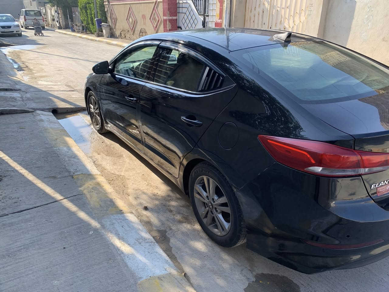 السلام عليكم النترا ١٧وارد امريكي حادث دعاميه ومن الكصه مال بنيد طخه بسيطه بدووون اي دواخل ليبل واحد السياره جاهزه من كلشي اي نقص مابيها تبريد تتفئه كهربائيات كلها شغاله منضومه زنون اصليه تحكات استيرن مانع نزلاق نضام سبور نضام ايكو  شاشه جبيره كامره دواره وبقي الموصفات معروفه السعر ١٢٥ وبيها مجال قطعتين صبغ فقط البنيد والباب السايق شخوط ومصبوغ السونار مرفق بلمنشور مكاني الانبار الفلوجه للاستفسار الى الرقم ***********بي واتساب ***********
