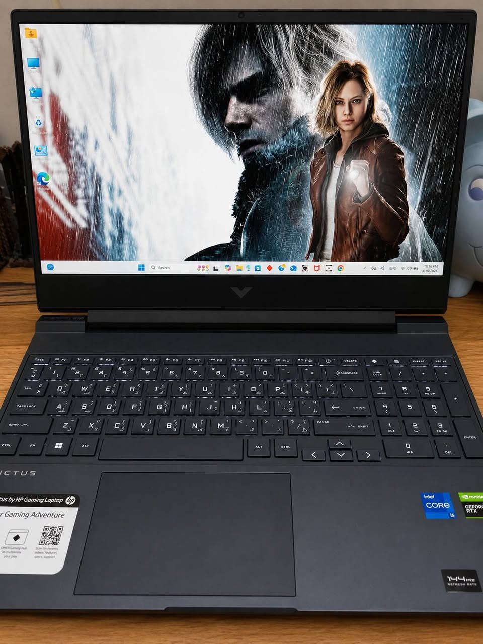 السلام عليكم 
لابتوب الكيمنك من العملاق HP فئه VICTUS GAMING 015.
اكيد اللابتوب جدا نضيف بدون خلل او اي ملاحضه مضمون.
ياتي بالعتاد الاتي:- 

شاشه حجم 15.6 انش بمعدل تحديث 144HZ الوان 100%Srgb خواص thin biz / low blue 

معالج خرافي من انتل
Core i5-12650H -5.1 GHZ TURBO BOOST
من الجيل الاثنا عشر فئه H للاداء الثقيل 

كرت شاشه داخلي Intel iris Xe ايضا جدا قوي مع كرت خارجي منفصل نوع
Nvidia RTX 3050-4GB DLSS + RAY RRACING 

رامات سعه 16GB نوع DDR5 
هارد 512M.2 كلاهم قابل للتطوير و الاضافه

صوت ستيريو محيطي مجسم و بطاريه تستمر ثلاث ساعات عمل

اكيد قادر على تشغيل كافه الكيمنك و البرامج الثقيله

السعر ٧٩٠ الف فقط 
بغداد الشرطه الخامسه قرب البياع ويوجد توصيل 
للتواصل***********

