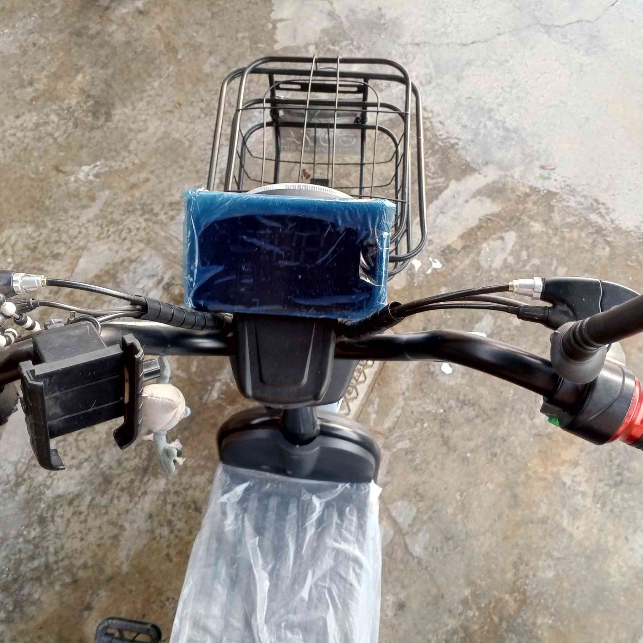 سلام عليكم دراجة شحن للبيع حجم 14 كامله مكملة بطاريات عل فحص مواصفات جهاز انذار ضد السرقة منفذ شحن جهازك قاعدة موبايل قفل تاير وتجي بصمات 2 سويج تشغيل 2 سويج قفل تاير 2 سعر 325 وبيها مجال مكان بغداد جسر ديالى ***********
