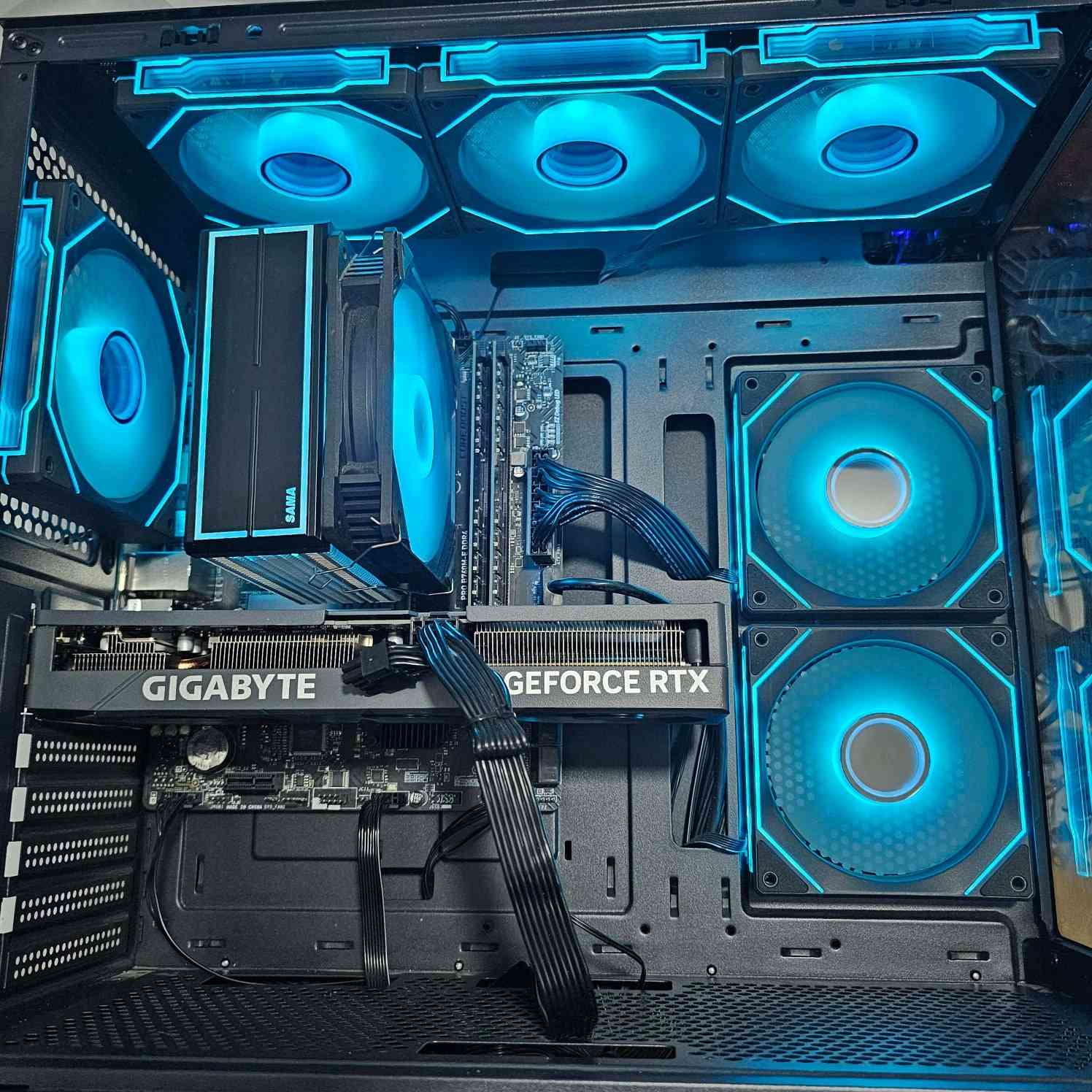 تحية طيبة زبائننا الكرام ❤️

توفرت لدينا تجميعة (كيس) 
المواصفات 💚 :

I5_13400F 
Rtx 4060ti 8gb gigabyte eagle 3fan
B760m msi pro e 
Ram 16g 2×8 3200
M.2 nvme 500gb adata 
Psu 650 watt Thermalright bronze 
Case 6 fan rgb xigmatek 
Cpu cooler sama 
السعر مليون و 300  الف ثابت 

للحجز مراسلة الصفحة فقط ♥️

متوفر توصيل جميع المحافظات ❤️


**إذا كنت صاحب هذا الإعلان وتريد حذفه لأي سبب، رجاءا أرسل رسالة إلى الدعم الفني**