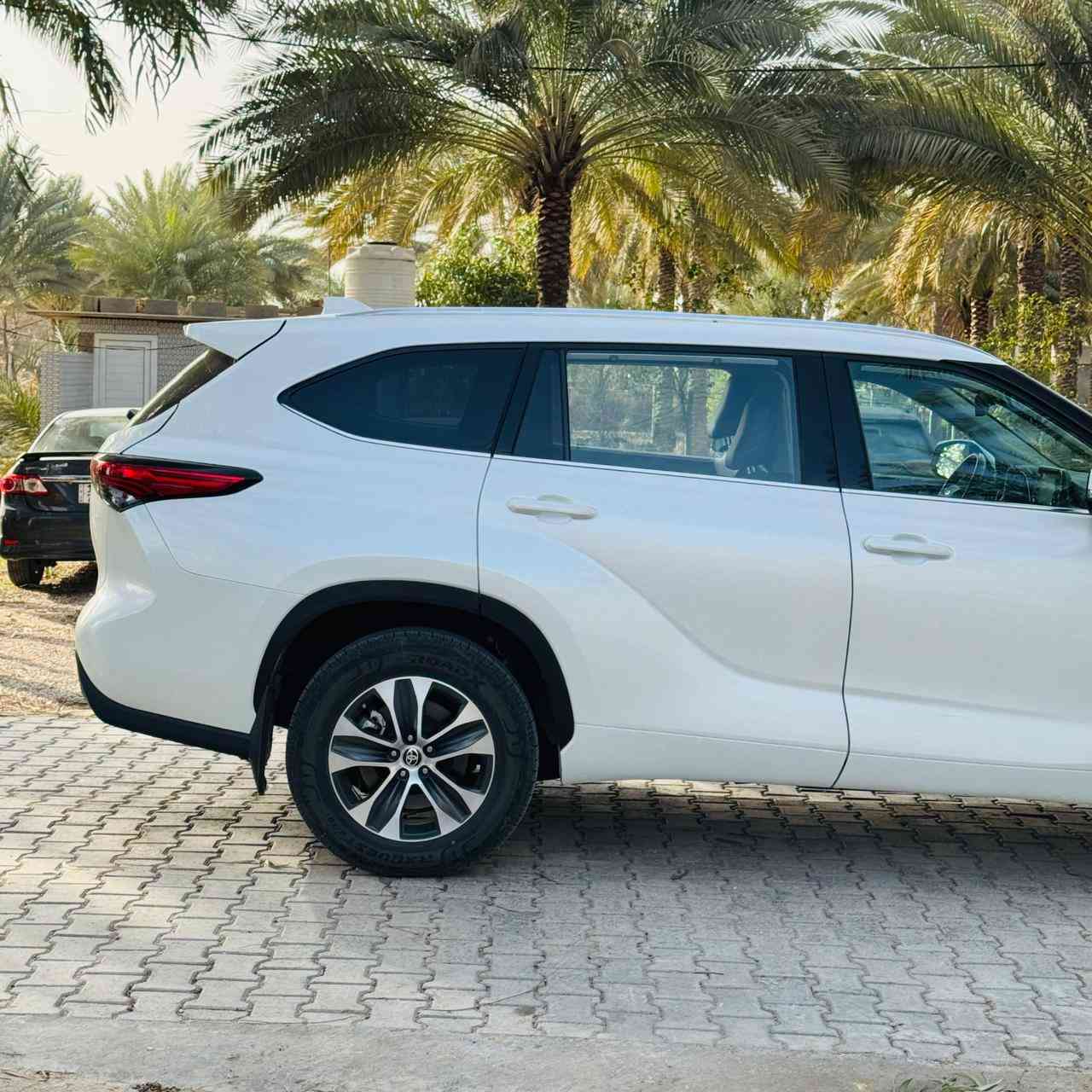 هايلاندر مديل ٢١ فئة xle دفع رباعي فول مواصفات مكينة ٦ سلندر ماشية ٢٦ سيارة جديدة كلش كفالة السيارة بدون صبغ ولا تبديل حادثهه موضح بالصور مكان السيارة كربلاء للاستفسار الاتصال ***********
